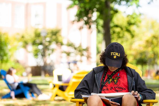 Students in adirondack chairss, Green Lawn, October 1, 2021 ( Phtoto/ Aaron Wilson Watson) Campus Beauty