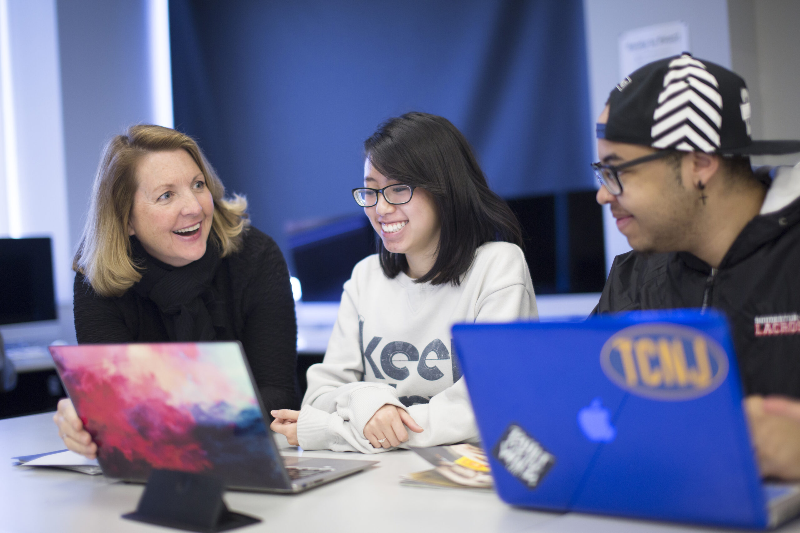 Journalism Professor Kathleen Webber receives The Robert Anderson First-Year Seminar Distinguished Instructor Award